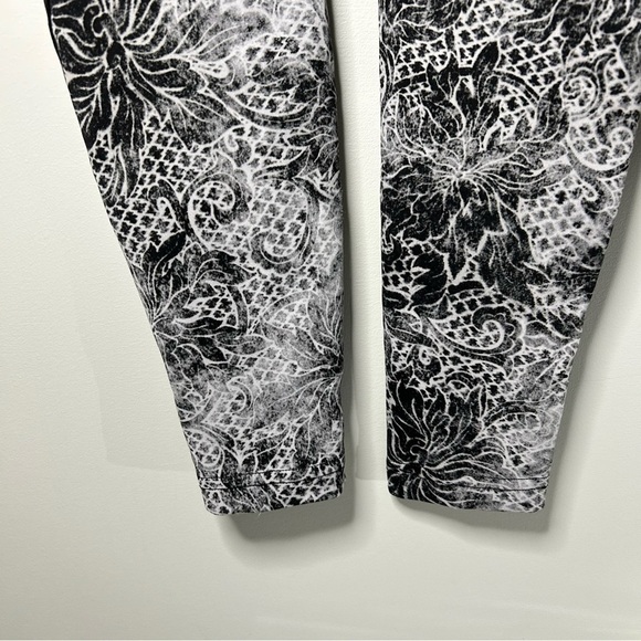 Lululemon leggings Sweat and Repeat size 4 grey black (2018) - Picture 8 of 11